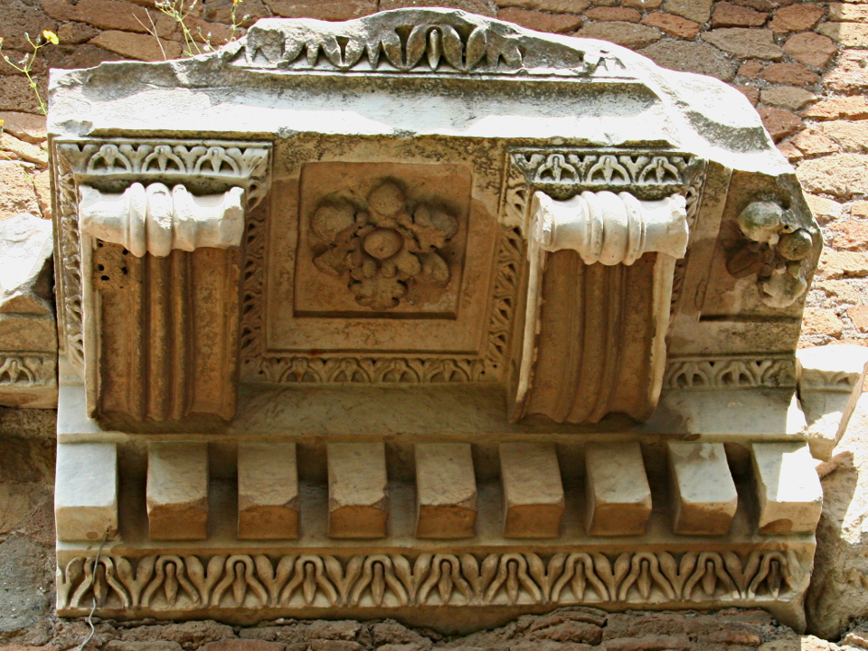 Frammento marmoreo del Tempio