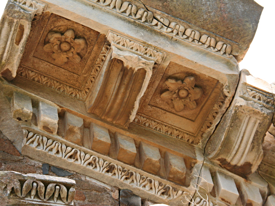 Frammento marmoreo del tempio